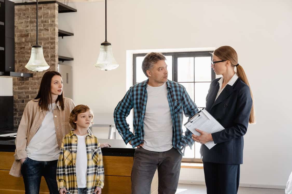 Trouver une maison : les avantages de faire appel à un agent immobilier