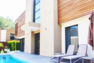 Comment choisir une villa à vendre à Antibes pour allier prestige et confort ?