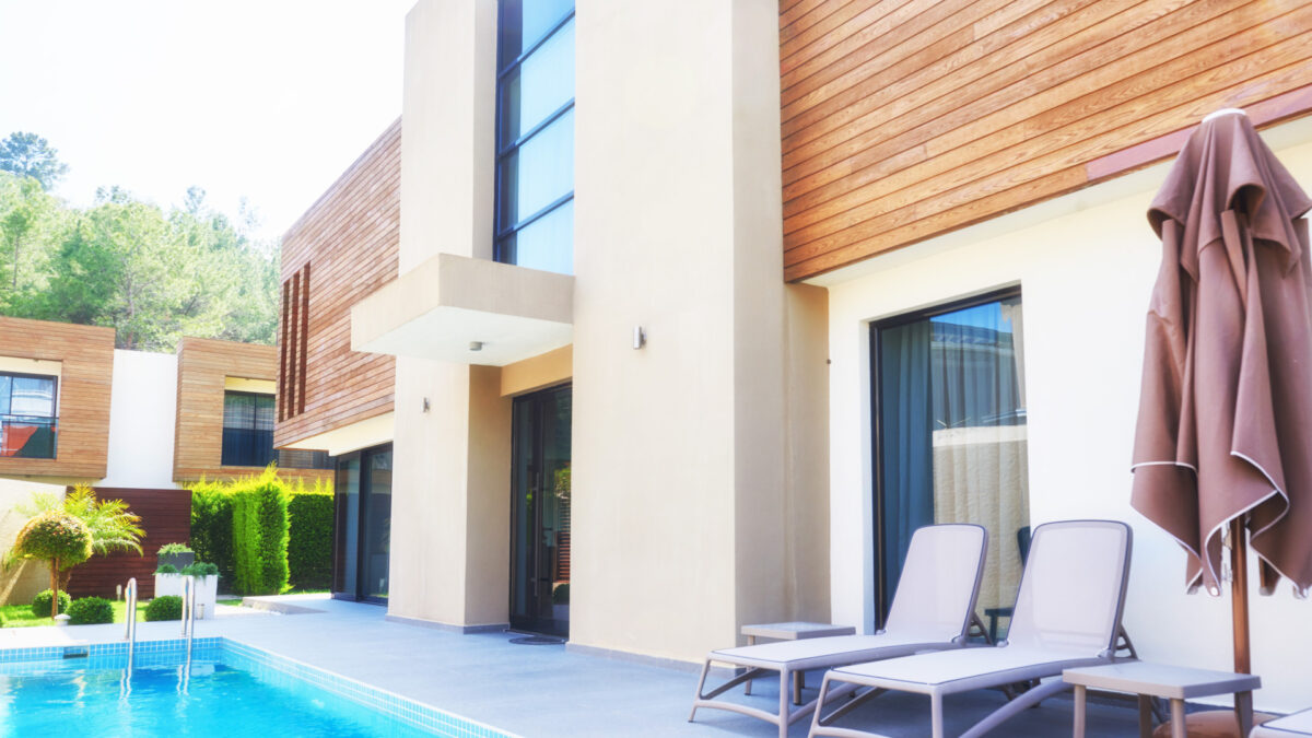 Comment choisir une villa à vendre à Antibes pour allier prestige et confort ?
