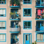 Les avantages et les inconvénients des appartements en copropriété : comment cela affecte-t-il leur estimation ?