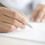 nozzhy.com-comment-faire-pour-changer-de-contrat-edf-29-contrat-electricite-les-points-a-verifier-avant-de-signer-1024×683-1