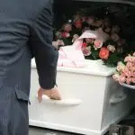 Perte d'un proche : comment choisir les pompes funèbres ?